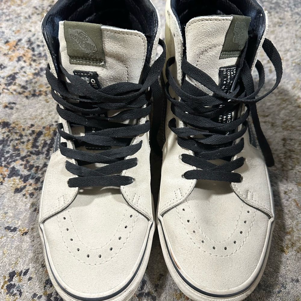 Vans Sk8-Hi Shoe Slightly Used  In Very Good Condition